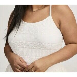 TORRID Stretch Lace V-Neck Whispering White Cami 3x size 22/24 NWT